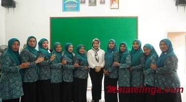 Pj. Ketua TP PKK Kabupaten Langkat Lakukan Pembinaan UP2K - PKK  di Desa Stabat Lama Wampu