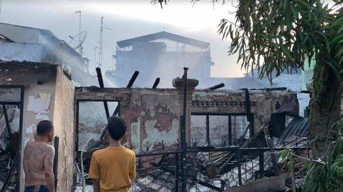 8 Rumah di Medan Maimoon Terbakar