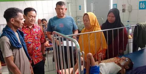 Rizky Hidayat, Bocah 7 Tahun Penderita Stunting Dan Jantung Bocor Dikunjungi Ketua INTI Labuhanbatu Di RSUD Rantauprapat