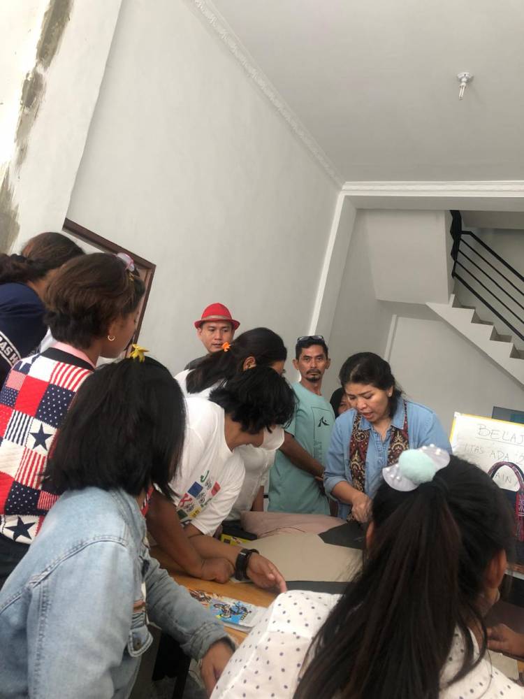 Produk Wastra Tenun Desa Meat Karya Penyandang Disabilitas Melenggang Sampai Jamaica