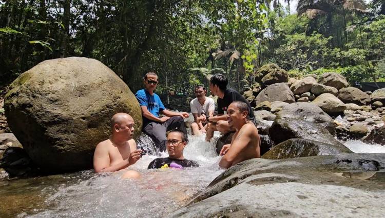 Para Jurnalis Menikmati Wisata, Pemandian alam Sikabung-kabung