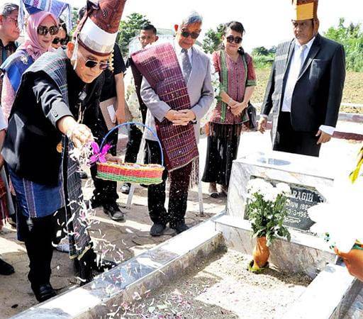 Bupati Simalungun Ziarah ke Makam Pelopor dan Tokoh Pendidik Simalungun Op. Guru Jason Saragih