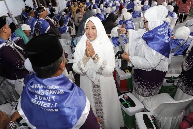 111 Jamaah Calon Haji Pematangsiantar Tahun 1446 H/2025 Menuju Mekkah