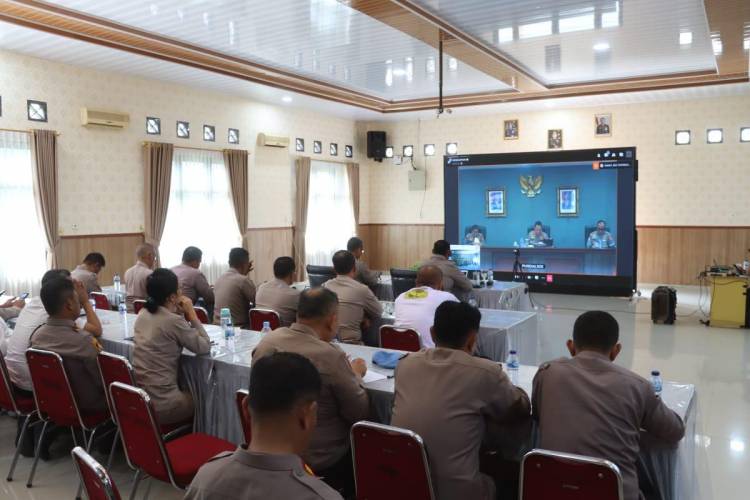 Kapolres Simalungun Ikuti Arahan Kapolri Terkait Pengamanan Jelang Hari Buruh Internasional