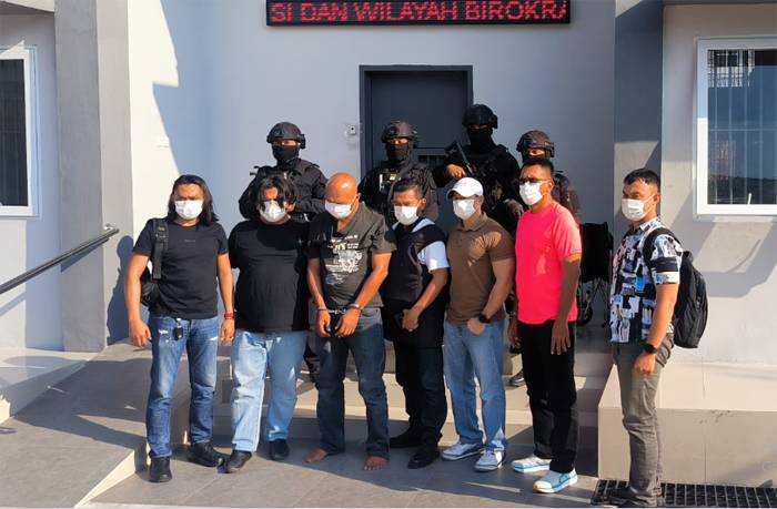 Sedang Berada di Pemandian Alam, Gabungan Tim Tabur Kejaksaan dan TNI Berhasil Mengamankan DPO Terpidana ESG Alias Godol