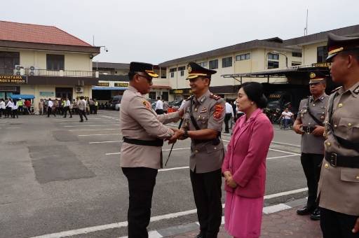Kapolrestabes Medan Sertijab  Wakapolrestabes-Kasi Propam serta Sertijab Kabag SDM dan 4 Kapolsek,