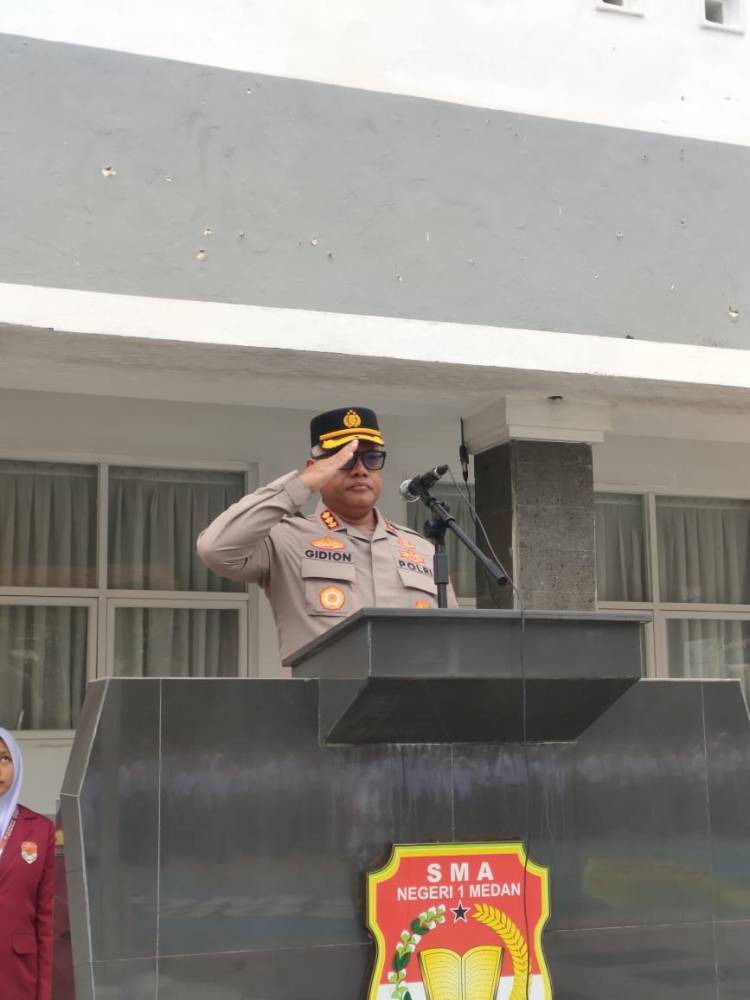 Kombes Gidion Singgung Indonesia Emas saat Jadi Pembina Upacara di SMA Negeri 1 Medan