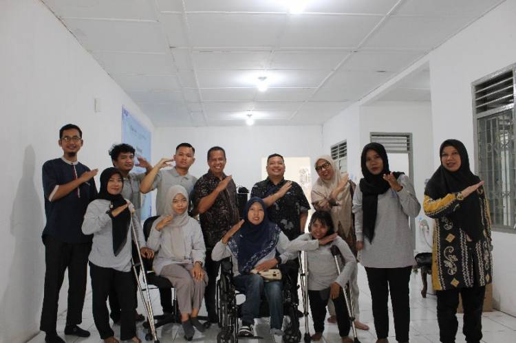 Manajemen Pelindo Regional 1 Kunjungi Rumah Difabel Pelindo, Dukung Semangat Berkarya Peserta Difabel