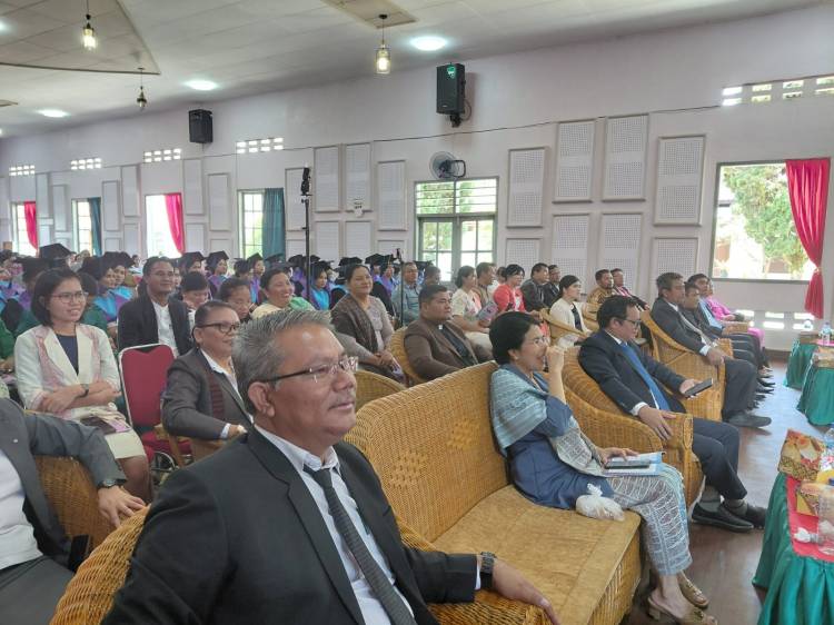 Wisuda Sekolah Tinggi Bibelvrouw HKBP Tahun 2025, Bupati Toba : Selamat Bermisi di Masyarakat!