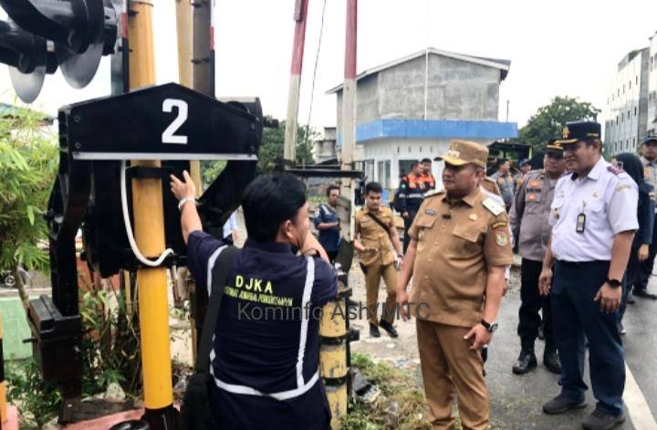 Cegah Kecelakaan Diperlintasan Kereta Api, Wabup Resmikan Penggunaan 3 JPL