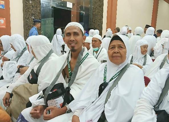 Kisah Nek Marni, Dua Dekade Jualan Serabi Akhirnya Berangkat Haji
