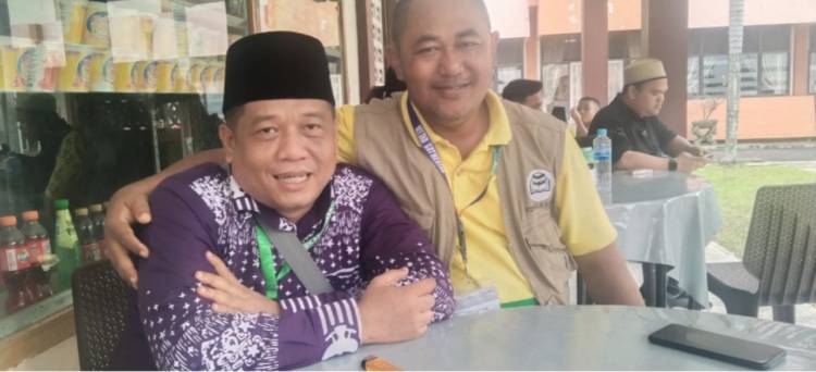 Berangkat Haji, Mantan Aktifis Sumut Amirullah Hidayat Dampingi Ibunda Tercinta