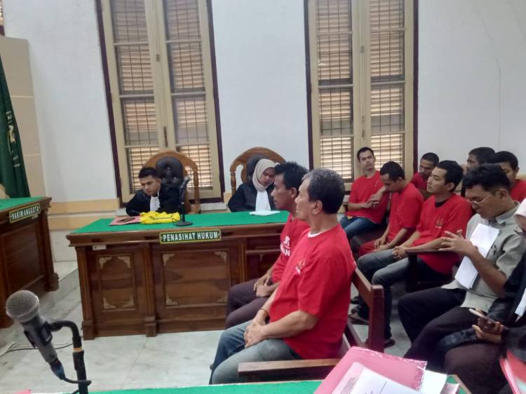 Jaksa Gadungan Geleng-geleng Kepala Usai Divonis 2,5 Tahun Penjara karena Terbukti Peras Pengusaha