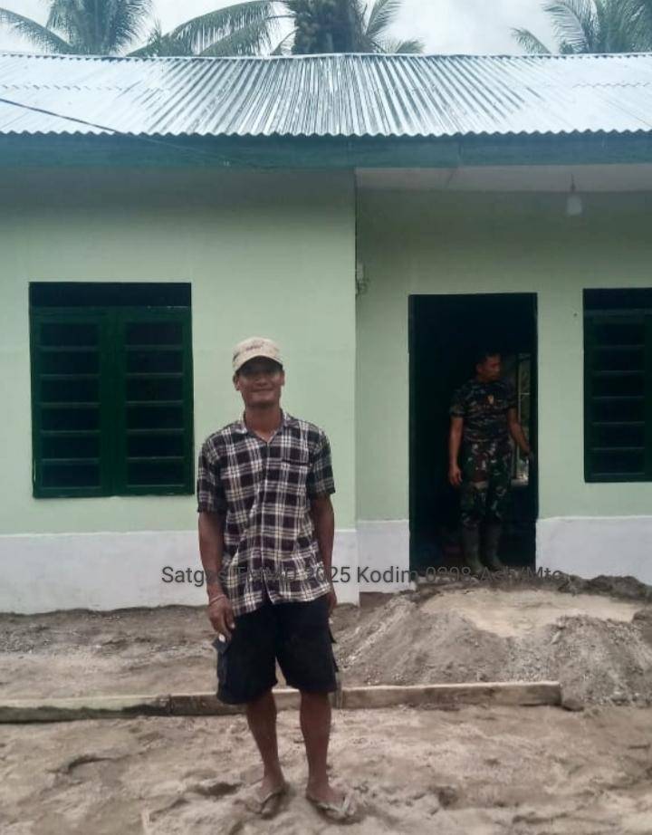 Senyum Sumringah Sumantri Terselip Diantara Bibirnya