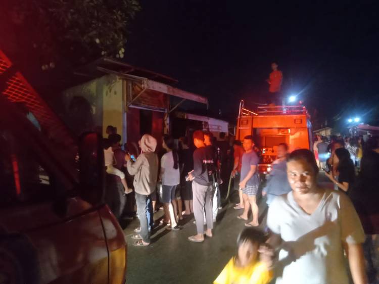 Diduga Kosleting Listrik, 1 Rumah Hangus Terbakar