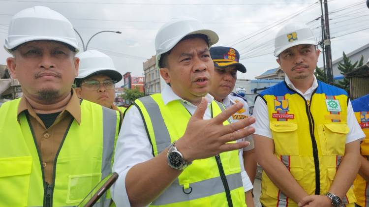Zulkarnaen SKM Cek Penataan Median Jalan di Simpang Tol Bandar Selamat