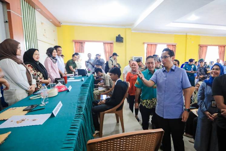 Bekas Kuli Bangunan Lulus Doktor Ilmu Komunikasi USU Pertama dengan Predikat Cumlaude