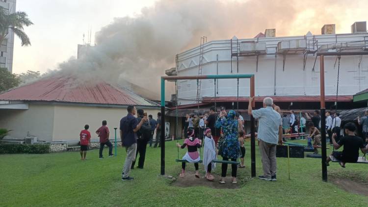 Urban Cafe  di Hotel Danau Toba Terbakar