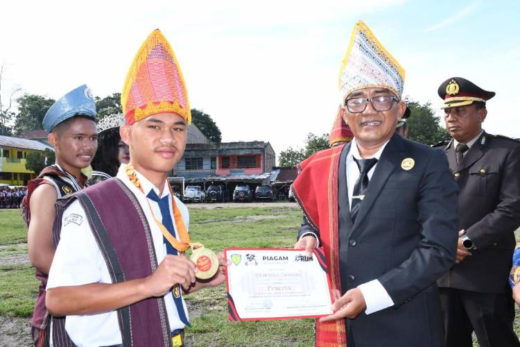 Wakil Bupati Samosir Pimpin Upacara Peringatan Hardiknas 2025