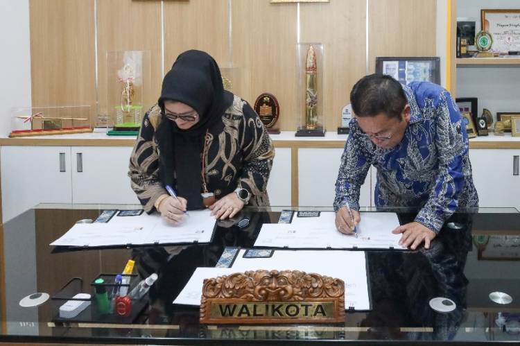 Wesly Silalahi dan Kepala BPJS Ketenagakerjaan Penandatanganan MoU Bagi Pekerja Rentan