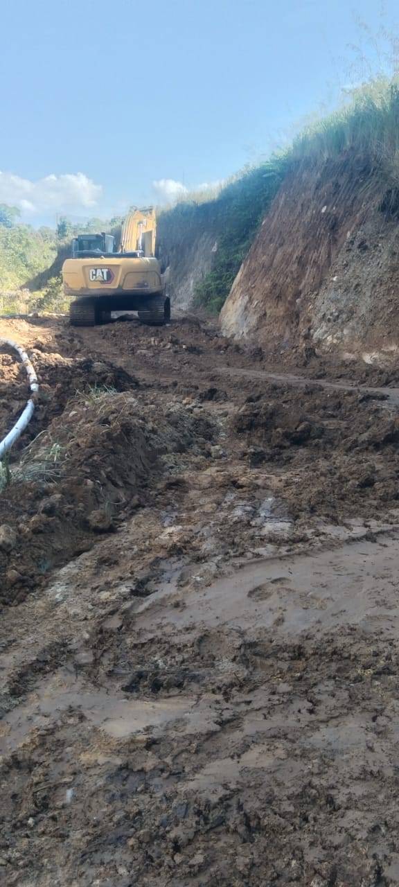 Alat Berat Pemkab Toba Terus Bekerja,Mulai dari Perbaikan Hingga Pembukaan Jalan