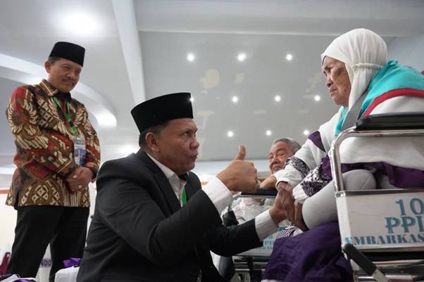 Perjalanan Rombongan Jemaah Calon Haji Labuhanbatu Terhambat, Satu Unit Bus Pengangkut Sempat  Rusak