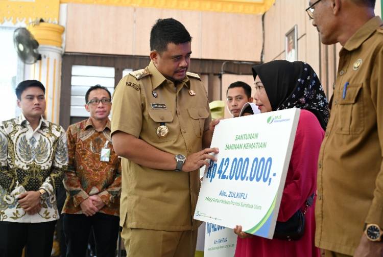 Gubernur Sumut Bobby Nasution Serahkan 1.600 Asuransi Nelayan