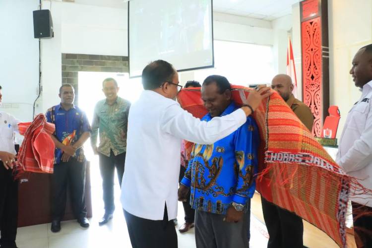 Wabup Terima Studi Tiru DPR Jayapura ke Samosir