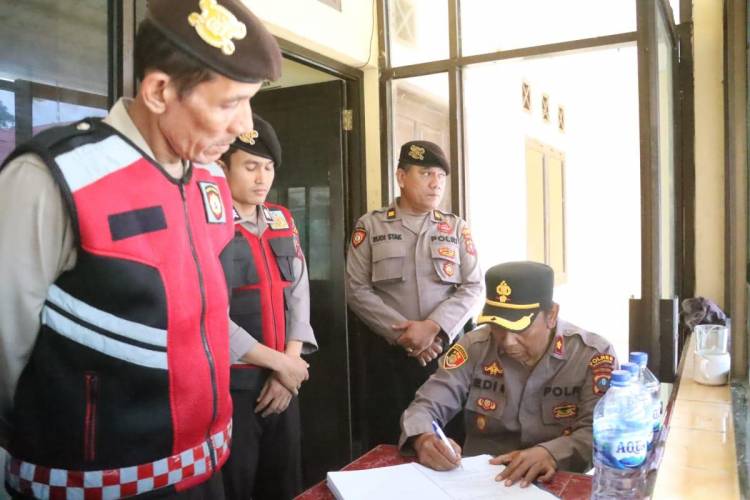Wakapolres Simalungun Lakukan Sidak Mendadak, Pastikan Kesiapsiagaan Personel Piket Penjagaan