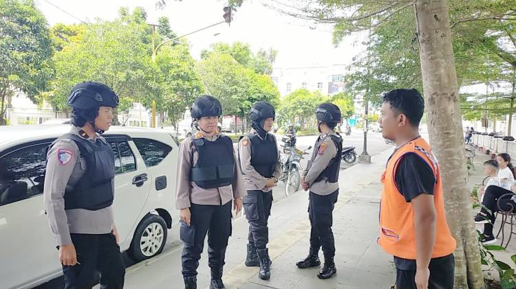 Srikandi Polwan Polres Pematangsianțar Laksanakan Patroli Dialogis dan Sosialisasi Call Center 110
