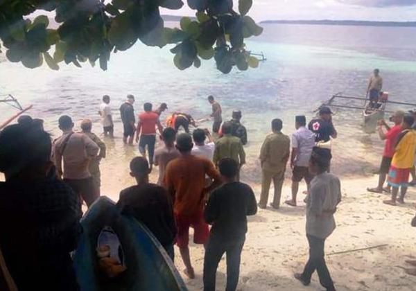 Mayat Mengapung Menggunakan Pelampung di Laut