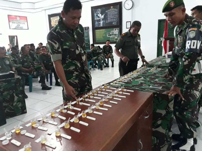 Kodim 0114/ Aceh Jaya Lakukan tes Urine Pada Puluhan Prajurit