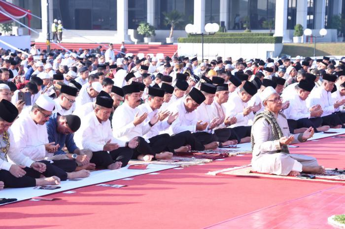 Panglima TNI Sholat Idul Fitri 1440 H Bersama Ribuan Prajurit dan Warga Masyarakat