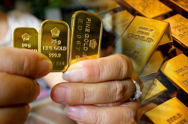 Selama Delapan Sesi, Harga Emas Turun Tajam