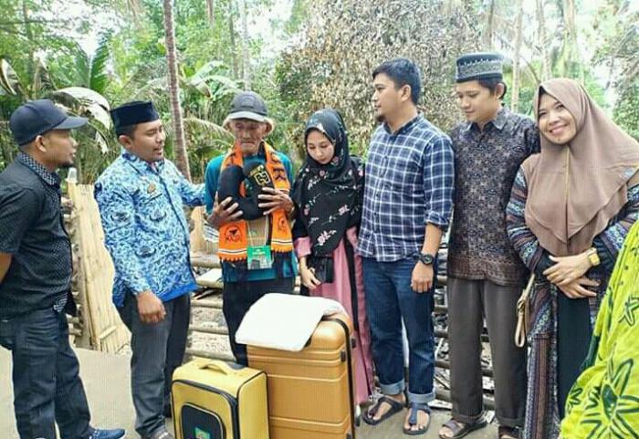 Kisah Haru, meski Uang Tabungan Ludes, Kakek Arsyad Tetap Berangkat ke Tanah Suci