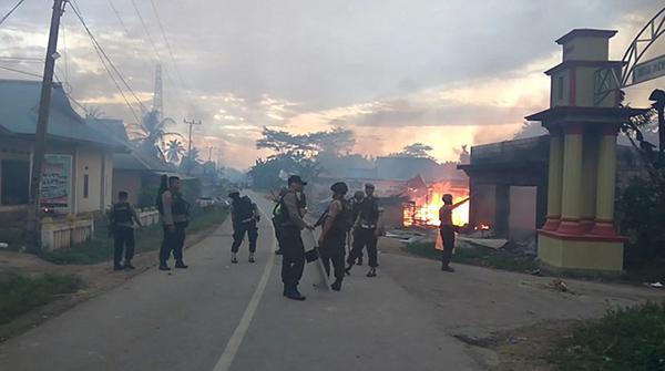 Akibat Bentrok Dua Kelompok Pemuda, Ratusan warga Terpksa Mengungsi