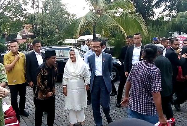 Presiden Jokowi Lebaran di Solo dan bagi  4.000 Pekat Sembako 