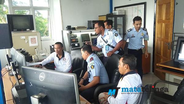Kunjungan Imigrasi Kelas II, SPKKL Tual Tunjukkan Surveillance System
