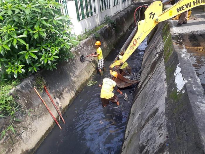 Wali Kota Sahuti Keluhahan Warga  Parit Sepanjan Jalan HM Jhoni Dikorek