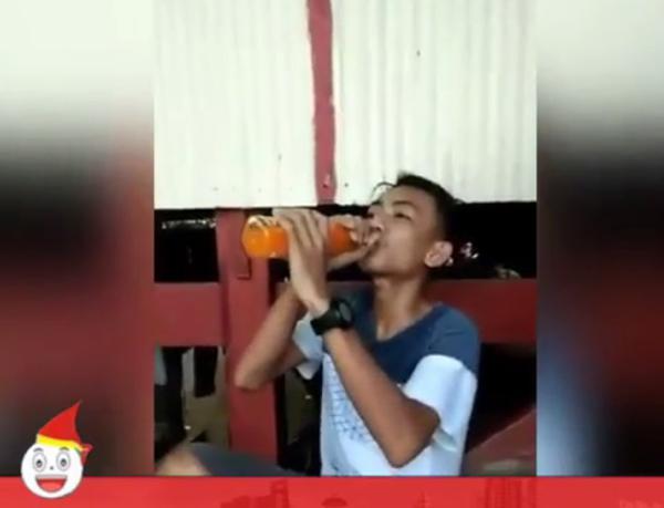 Rela Minum Satu Botol Sirup Tanpa Air, Demi Rp 100 Ribu