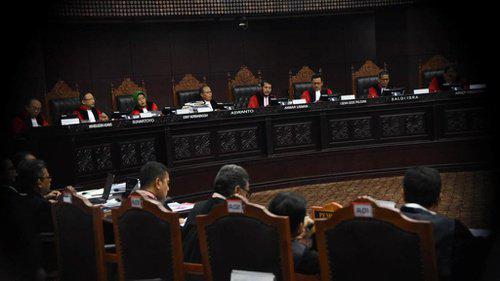 Pengamat : Hormati Putusan MK dan Waspada Hoax