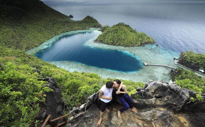 Nadine Chandrawinata & Dimas Anggara Kembali Jadi Buah Bibir Usai Unggah Foto Mandi Barengnya
