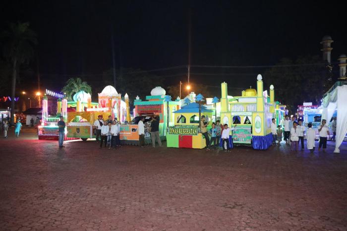 Pawai Kendaraan Hias Ramaikan Malam Takbiran