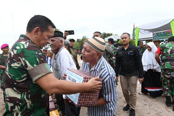 Berkah HUT ke-69 Kodam I/BB Buat Bilal Mayit dan Penarik Beca di Pulau Kampai