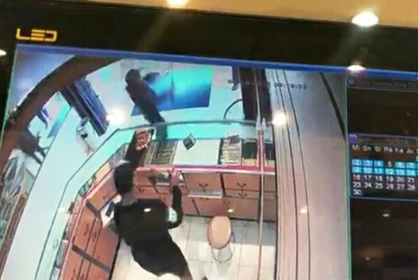 Toko Emas Permata di Santroni Perampok, Terekam CCTV