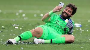 Prestasi Gemilang Alisson Dengan Menyabet Penghargaan Golden Glove di Liga Inggris