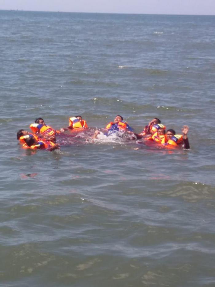 Bakamla Latih Nelayan Banyuwangi Bertahan Hidup di Laut
