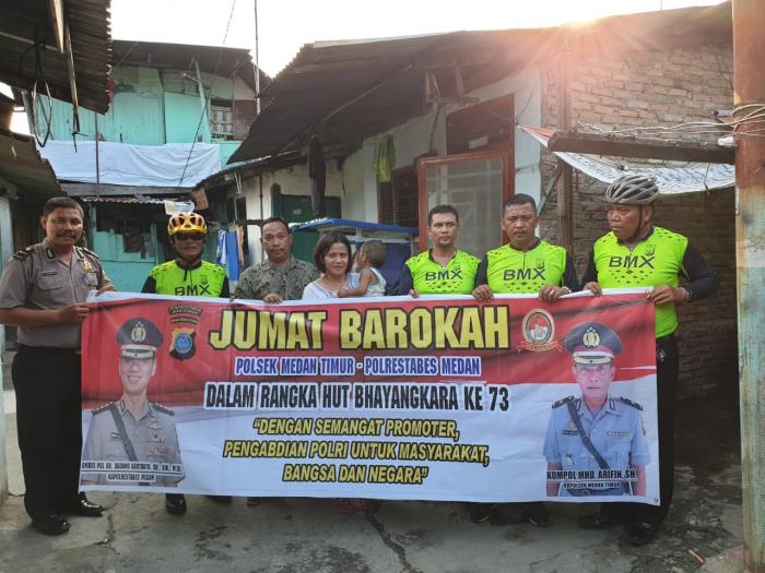 Kapolsek Medan Timur Berbagi Dengan Warga Kurang Mampu