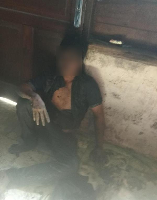 Pelaku Jambret Babak Belur Dihajar Massa dan sepeda Motor di Bakar