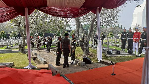 Petugas TNI dan Paspampres Terlihat di Lokasi Prosesi Pemakaman Ibu Ani Yudhoyono